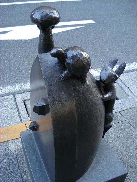20081227 105おとぎばなしの彫刻.JPG