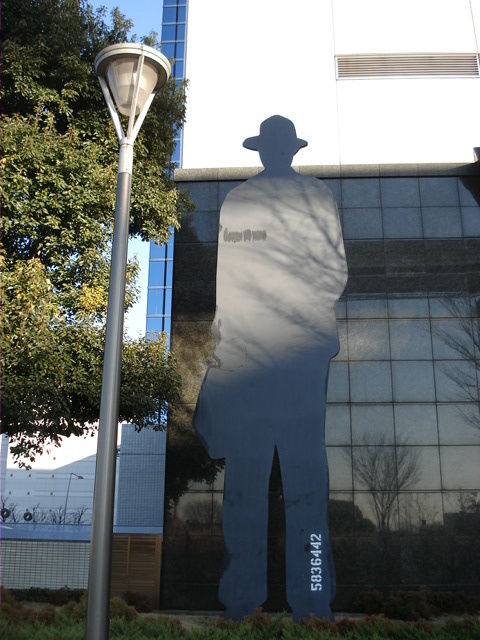 20081227 66街を守る「人影」.JPG